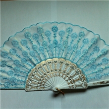供应小量批发绣花孔尾扇子舞蹈扇子礼品定制白色款颜色多样