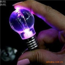 厂家直销七彩灯泡钥匙扣炫彩灯泡钥匙扣地摊货源批发opp