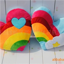 今日特价15天包换批发供应彩虹心抱枕厂家直销毛绒玩具