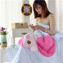 毛绒玩具厂家批发：新品快乐动物卡通空调被抱枕两用