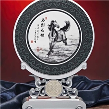 厂家直销新品礼品马到成功炭雕圆盘活性炭工艺礼品富春山居图