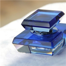 高档水晶汽车香水座车载香水瓶汽车内饰摆件批发