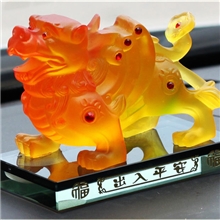 车载琉璃貔貅麒麟汽车香水座汽车摆件饰品车载香水瓶批发