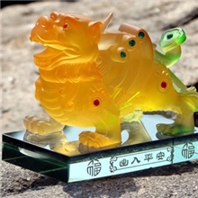 厂家直销批发树脂仿琉璃财运貔貅水晶汽车香水瓶座车内饰品438