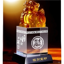 供诚信共赢印章礼品,水晶摆件，琉璃工艺品