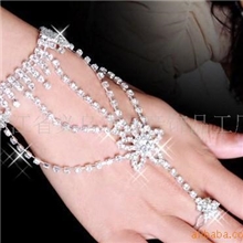 【厂家直销】五角星水钻手链个性手链连戒指新娘手链