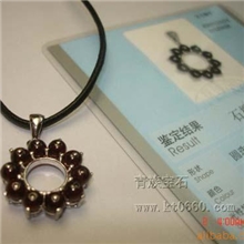 带宝石证书的红石榴石镶银项坠