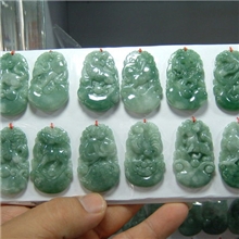 玉器批发翡翠油青十二生肖鼠牛虎兔龙蛇马羊吊坠本命佛