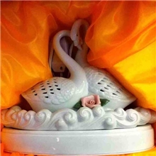 心相印天鹅瓷器摆件结婚礼物家居饰品工艺品婚庆礼品香薰灯炉