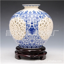 景德镇陶瓷礼品陶瓷陶瓷工艺品摆件镂空花瓶青花镂空石榴瓶