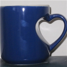 山东淄博陶瓷厂家出口情人节礼品心形手柄陶瓷杯