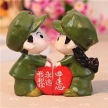 革命爱情系列红军情侣亲嘴树脂娃娃家居家饰摆件结婚礼物婚庆礼品