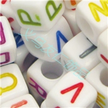 千元包物流厂家直销亚克力字母珠散珠串珠批发