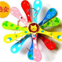 厂家促销木制儿童卡通衣架创意木衣架服装店衣架