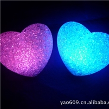 混批厂家直供新款声控投影小夜灯/七彩水晶爱心小夜灯(8CM)