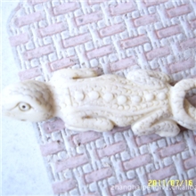 纯手工牛骨挂件