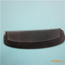 厂家直销梳子纯天然水牛角梳线条流畅外观精美手感佳