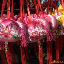 供应庆阳民间手工香包挂件龙凤灯粽子串(图)