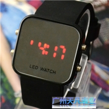 供应时尚热销情侣LED硅胶手表LED镜子硅胶手表韩国镜子表一件代发