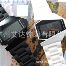 轰炸机飞机韩版式2012最潮热卖款男士手表女士休闲装饰硅胶腕表