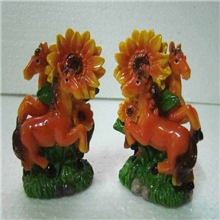 义乌树脂工艺品2014马年新款可爱小红马家居摆件现货批发