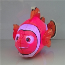 2013年流行玩具新奇特充气玩具配充气管电动万向灯光小丑鱼QQ169