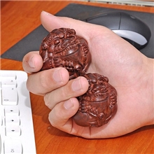 和卉堂红酸枝貔貅手把件福禄招财辟邪保健球红木文玩工艺品摆件