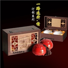 正宗武夷正山小种红茶金骏眉花香高档仿古木制瓷罐礼盒厂家批发