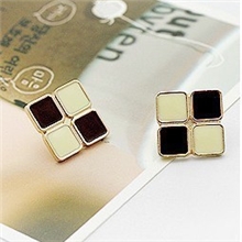 C332（咖啡+白）韩国小/批发黑白四方形巧克力淑女耳钉/耳饰