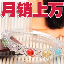 地摊批发小饰品热卖新款梅花编织水晶手链批发摆地摊新产品流行