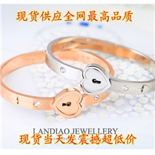 爆款冲上云霄2同款手镯陈法拉同款女手镯钛钢带锁情侣手镯手环