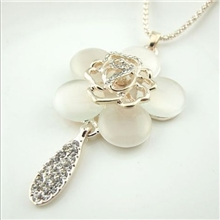 韩版小饰品批发|韩版猫眼石花朵长项链批发|合金猫眼石梅花毛衣链