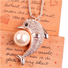 N094项链批发饰品批发珍珠海豚吊坠水钻中长款女项链毛衣链