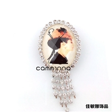 毛衣女钻石别针胸花