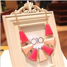 韩国项链女锁骨链甜美玫粉色几何型短链韩版亚克力饰品