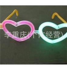 厂家直销心形眼镜荧光棒荧光眼镜配件发光眼镜小商品批发