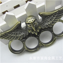 厂家供应求生铁四指拳扣老鹰头指虎破窗求生锤手扣拳扣