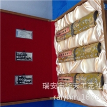 高仿真珍藏画轴三希堂宝帖金箔丝绸带纪念章皮箱包装