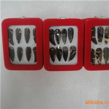 古筝指甲，也称义甲，古代已用，筝以真指甲演奏