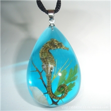 批发供应艾薇海洋系列彩底海马琥珀吊坠