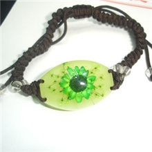 【厂家直销】创意礼品纯手工制作夜光真花琥珀手链