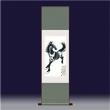 徐悲鸿奔马织锦卷轴画