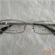 纯钛眼镜架抗疲劳、质轻、保健钛眼镜架钛礼品特价销售中