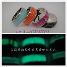 夜光花纹戒指-时尚创意个性新奇特饰品批发地摊卖疯了零成本创业