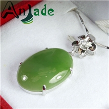 批发和田碧玉梅花扣蛋面戒面吊坠18x25925纯银镶嵌送瓜子链