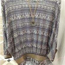 2013新款正品青羽鹤绒雪纺小衫，带挂件九分袖金边时尚款