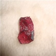 精美天然红碧玺原石晶体可用来做截面。