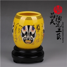 供应批发陶瓷笔筒高温黄釉笔筒陶瓷脸谱笔筒