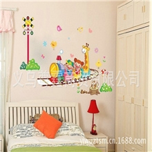 厂家出售义乌764儿童卡通长颈鹿坐火车墙贴艺术墙贴一件代发