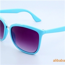 厂家直销大量供应新款塑料太阳镜